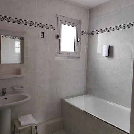 Hotel Saint Jacques 3*